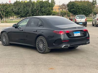Mercedes-Benz E200 2025