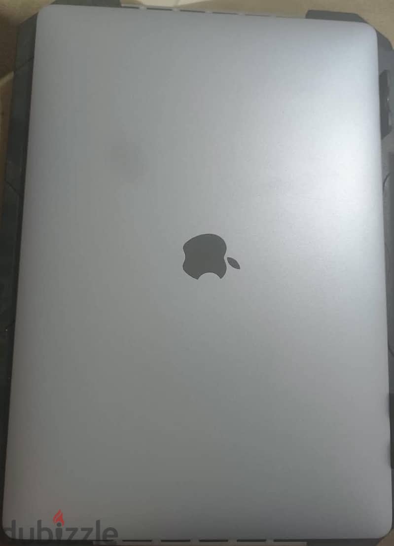Macbook pro 2019 16inch core i7 with touch bar 2