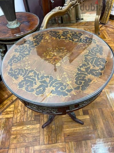 عدد مكون من الترابيزة الوسط والجانبية يوجد سطح ازاز ورخام خشب زان