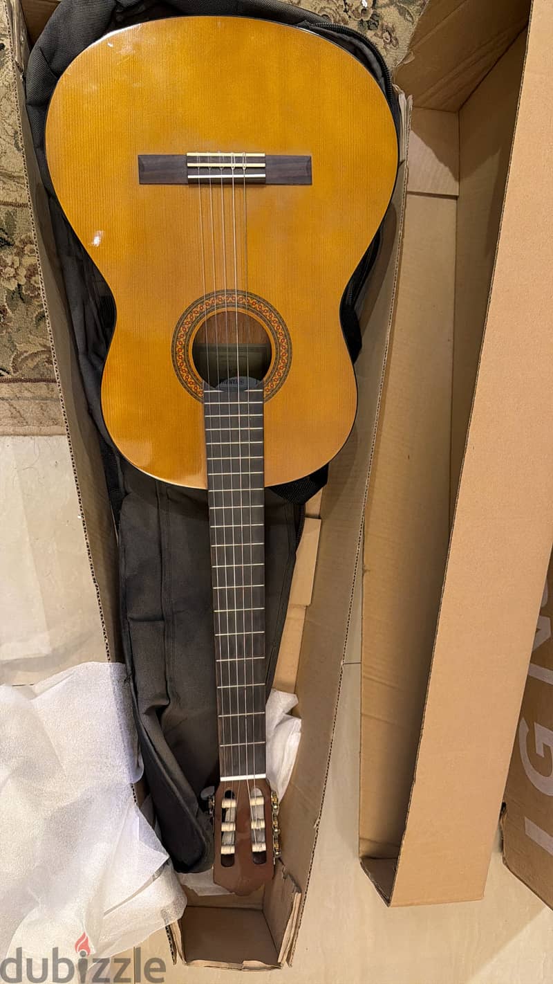 Yamaha c40 classic guitar 4