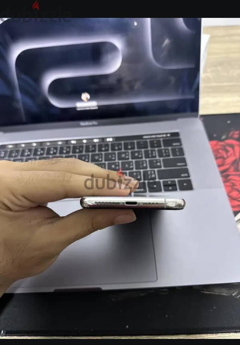آبل - آيفون اكس اس 4