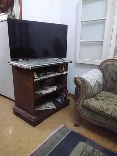 شاشة تلفزيون للبيع