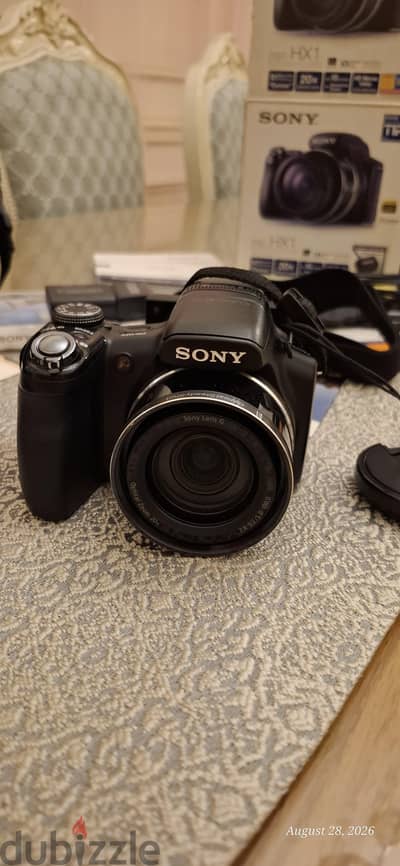 كاميرا Sony DSC-HX1 بحالة ممتازة + 4 بطاريات والملحقات كاملة