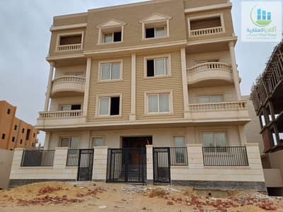 شفة للبيع ارضي 228 م وحديقة 250 م بيت الوطن الحي التامن تاني نمرة من محور محمد بن زايد موقع بحري على حديقة الشقة تشطيب مميز