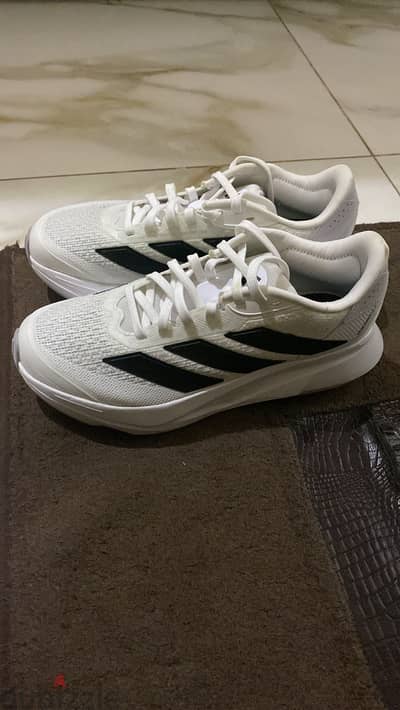 حزاء رياضي  Adidas جديد للبيع