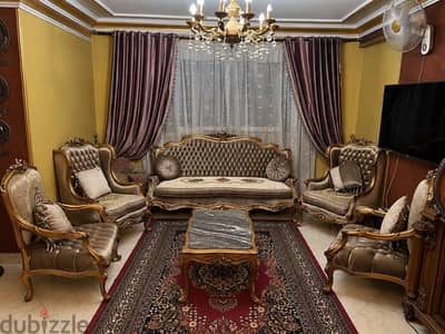 صالون كلاسيك مذهب بتصميم فرنسي