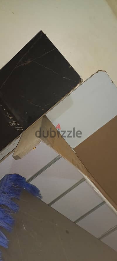 اثاث خشبي  لمحل متوسط المساحة