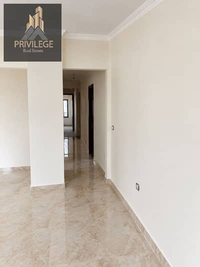 Apartment for rent in Al-Mi'raj Al-Sufli in Zahraa Al-Maadi, 140 m, external area 80 m, super lux finishing