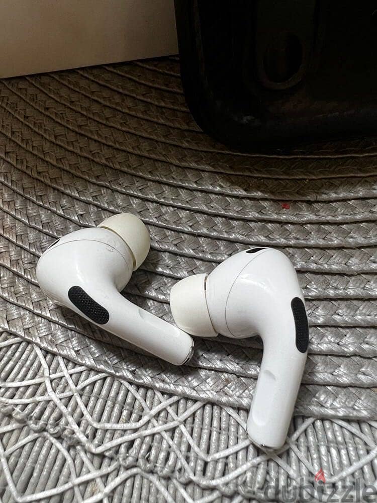 AirPods Pro 2 - Lightning 2