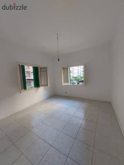 175m m Qanoon Smouha 3 Ghoraf w Receptions 3 Q w 2 Hamam Dour 3 Khalaf Mahatat Sidi Gaber