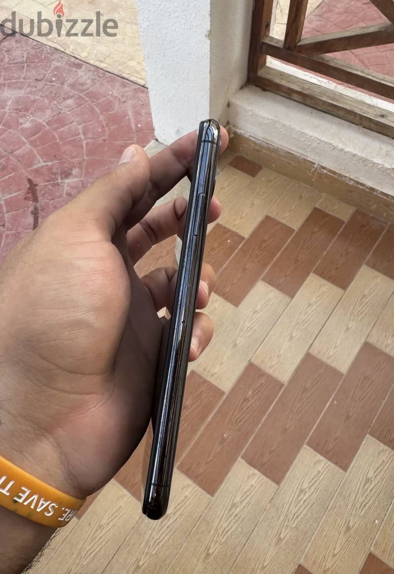 Apple - iPhone 11 Pro Max 2