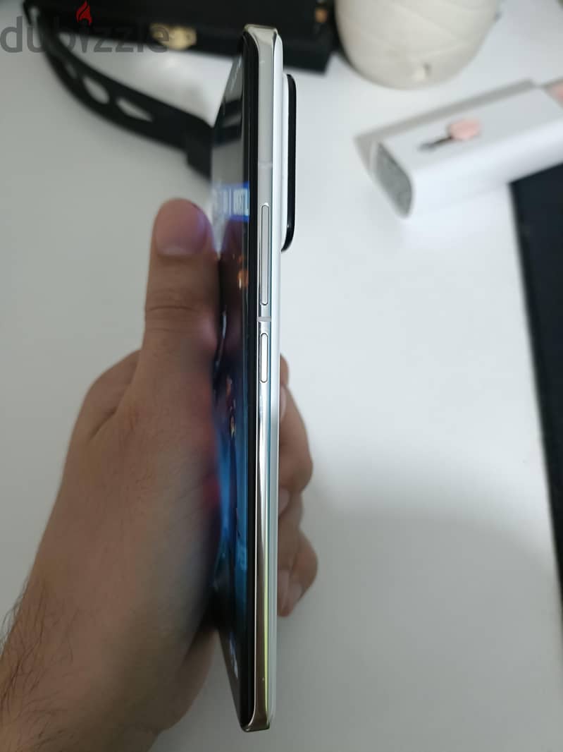 Xiaomi 13 Pro with Hammer screen 4