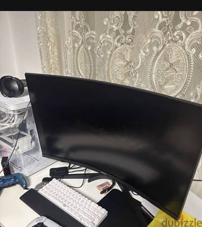 للبيع شاشة Samsung Odyssey G5 32” QHD 144Hz Gaming Monitor