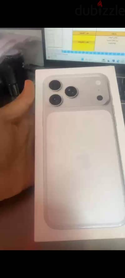 آبل - آيفون 17 برو ماكس