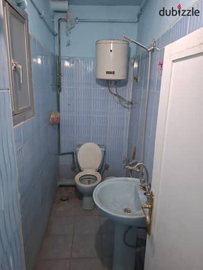 Studio empty for rent on the third floor consists of a bedroom, a hall, a bathroom, and a kitchen with a balcony, there is natural gas.