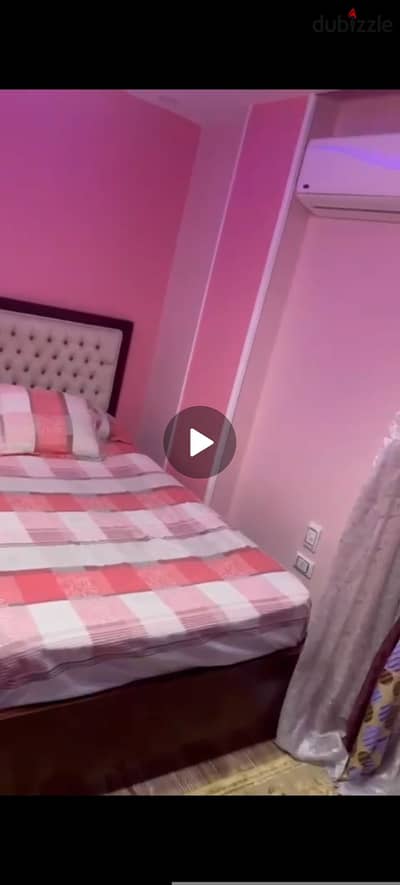Furnished apartment for rent with three rooms and a bathroom in Al-Mi'raj city, adjacent to the eighth neighbor in Zahra Al-Maadi. Air-conditioned, has gas and internet, close to the Fifty Mall by car and close to Carrefour, and half an hour to the Fifth Settlement. 21 thousand required monthly for a duration of a year. Video WhatsApp 01503622666