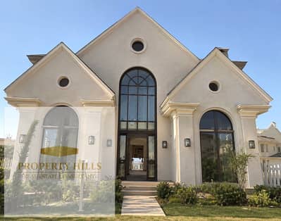 Ready-to-move-in villa for sale at the lowest price in the new development.