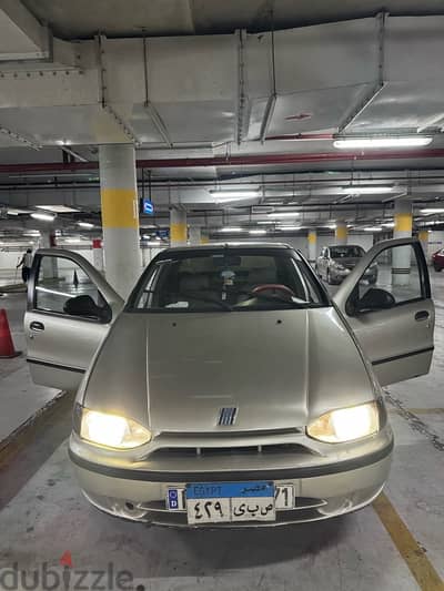 فيات سيينا 2000