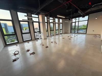 مبني  اداري للايجار 700م في DISTRICT 5 متشطب ومكيف يناسب كبري الشركات