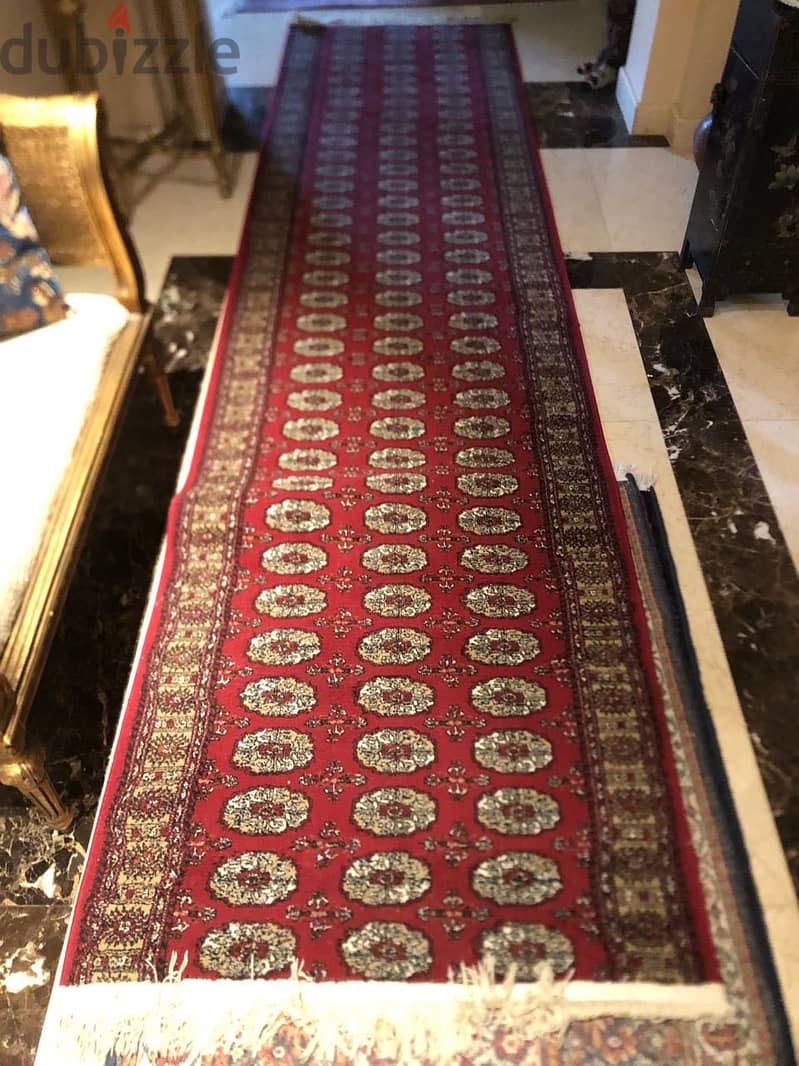 In like new condition corridor carpet 1