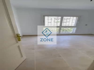 Ground floor apartment with a garden for rent in Madinaty B12, steps from Craft zone