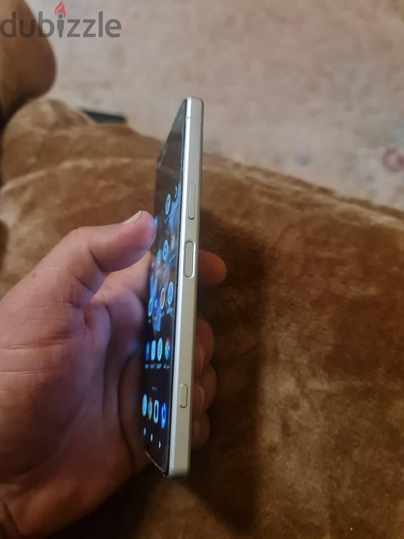 سوني 5 IV 1