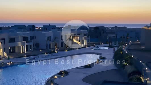 تاون هاوس بإطلالة على البحر – للبيع بمقدم 5% فقط – استلام مبكر في مكادي