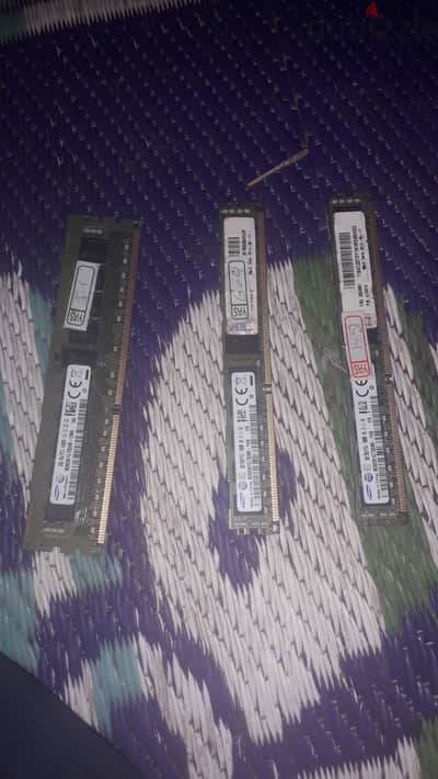 3 قطع كل قطعه 8  ddr3 workstation