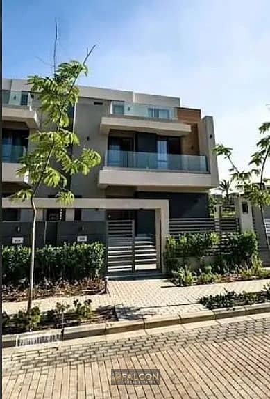 فيلا  3 ادوار بخصم 25% ,أقل سعر وافضل تقسيمه بفيو مفتوح بحري بالكامل بخصوصيه عاليه للبيع في الباتيو تاون اللتجمع الخامس Patio town new cairo