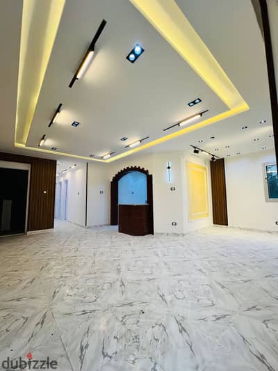 شقه في الإسكندرية العجمي شاطي النخيل عاشر عماره من البحر تشطيب فاخر ومميز جدا موقع سكني ممتاز يصلح لي الاستثمار مسجله وكامله المرفق
