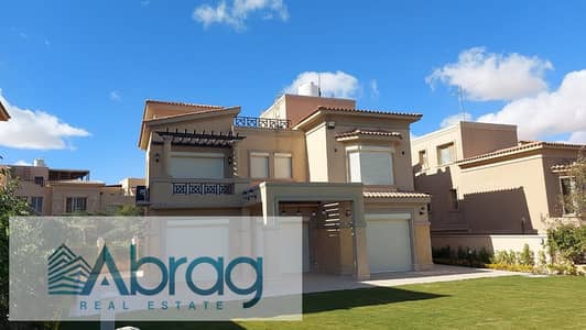 للايجار فيلا 5 غرف مطبخ باجهزه وتكييفات  متشطبه سوبر لوكس  كومباوند ميدوز بارك الشيخ زايد