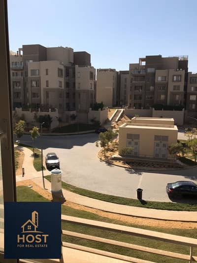 استوديو للبيع في كمبوند Village Gate – بالم هيلز مساحة 88 متر مربع بتصميم عملي ومريح. يتكون من: غرفة نوم واسعة حمام مطبخ نصف مفروش الاستوديو يتميز بم