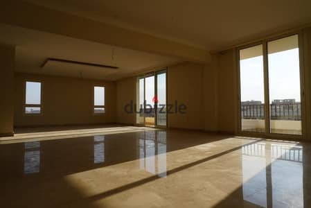 Luxury hotel finished loft apartment, full view of the Pyramids