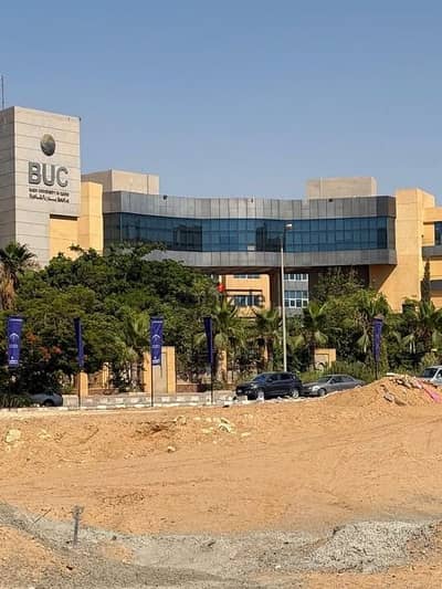 للبيع في منطقة بيت الوطن بجوار جامعة بدر واكبر مجمع جامعات ارض تاني نمرة من الرئيسي مباشرة
