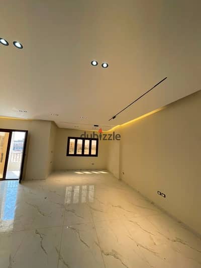 شقة للايجار اول ساكن تشطيب روعه المنطقة التاسعة عمارات مدينة الشروق