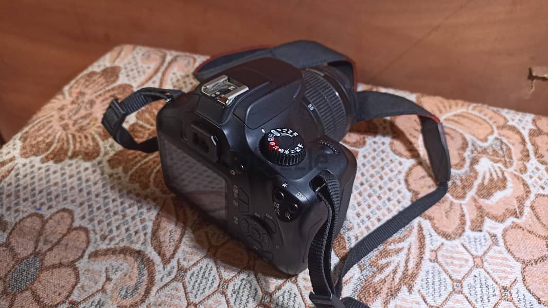 Canon EOS 4000D 4