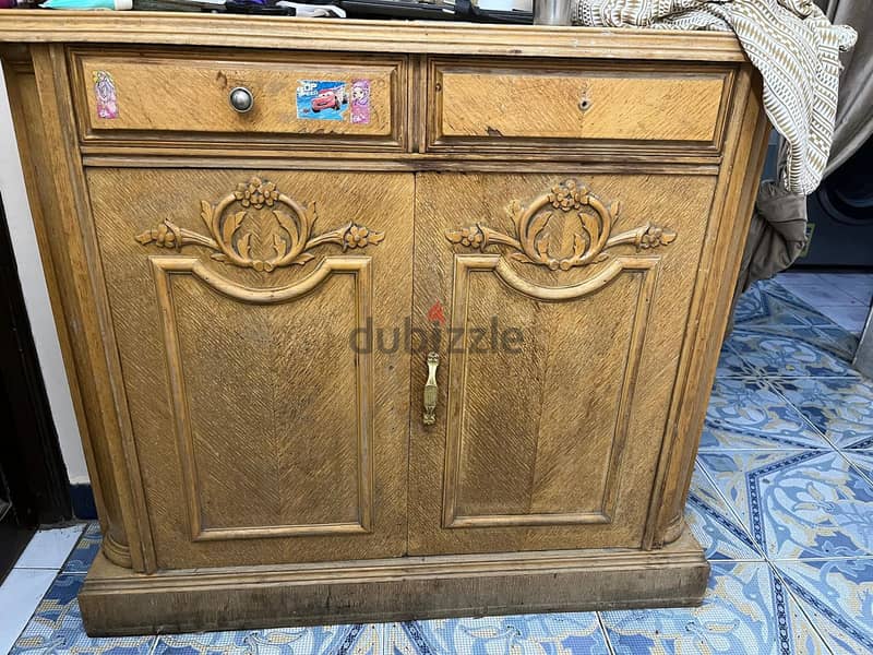 غرفة نوم بدون دولاب 3