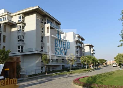 Apartment with a private garden for sale in Mountain View, Fifth Settlement—ready for handover in just 3 months. It boasts a stunning view, is situate