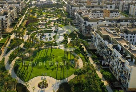 للبيع شقه 3 غرف نوم باقل مقدم 1.5% فقط بتسهيلات فى طرق التقسيط تصل الى 10 سنوات  فى موقع مميز بافضل تقسيمه فى سوديك ايست فى القاهره الجديده