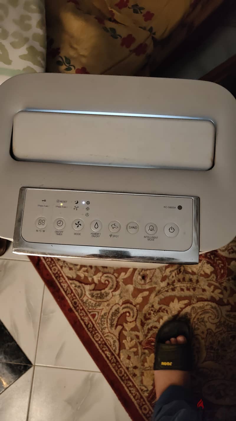 Air purifier with humidifying function 1