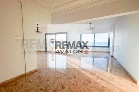 Apartment for rent 160 m Sidi Gaber (Directly on the beach)