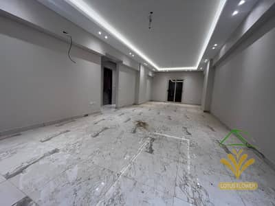 شقة للإيجار سكني اللوتس الجنوبية التجمع الخامس بفيو مفتوح بالقرب من شارع التسعين الجنوبي الرئيسي