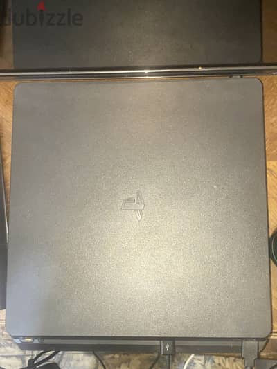 PlayStation 4 PS4 – Excellent Condition + Controller + 4 Games