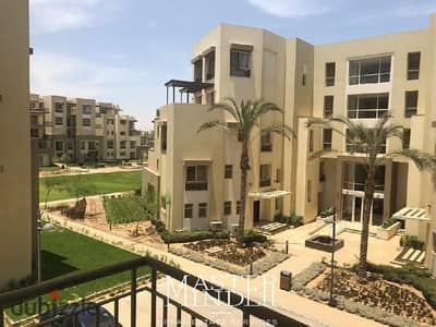 دوبلكس بحديقة خاصة للبيع بسعر مميز واطلالة مميزة في اب تاون كايرو المقطم من اعمار مصر