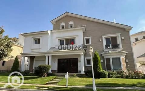 لسرعة البيع فيلا بالسعر القديم جاهزة علي السكن متشطبة بالكامل استلام فوري في ماونتن فيو 1 بالتجمع الخامس امام مكتب النائب العام