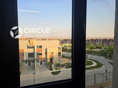 مكتب إداري ٦٩ متر للإيجار في كمبوند ديستريكت 5 District 5 New Cairo