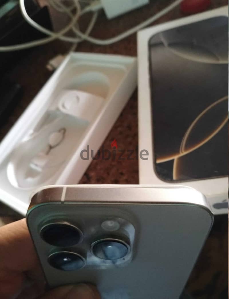 آبل - آيفون 16 برو 1