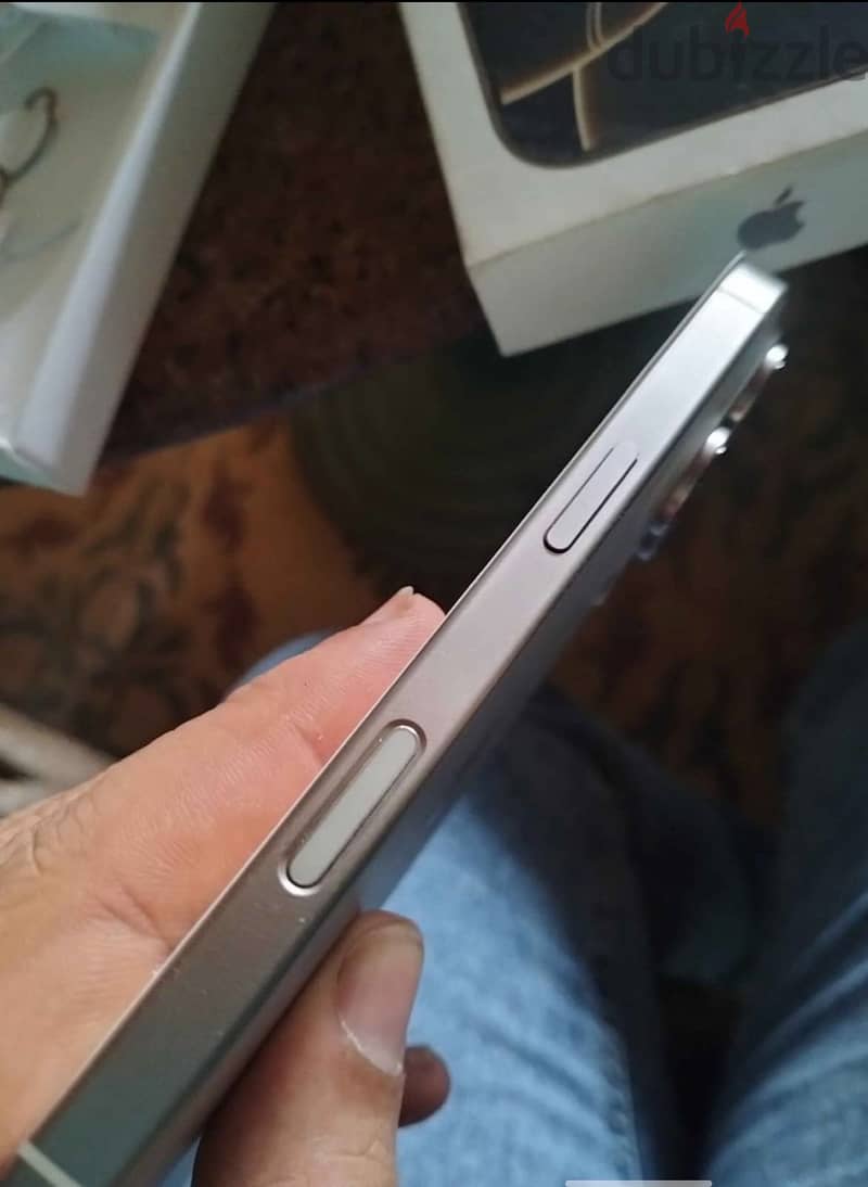 آبل - آيفون 16 برو 4