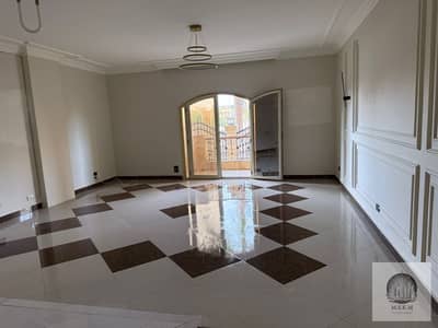 شقة للايجار في الياسمين 5 فيلات ارضي 200 متر 3 غرف و 2حمام تشطيب الترا سوبر لوكس بالمطبخ والتكييفات  فيو جاردن