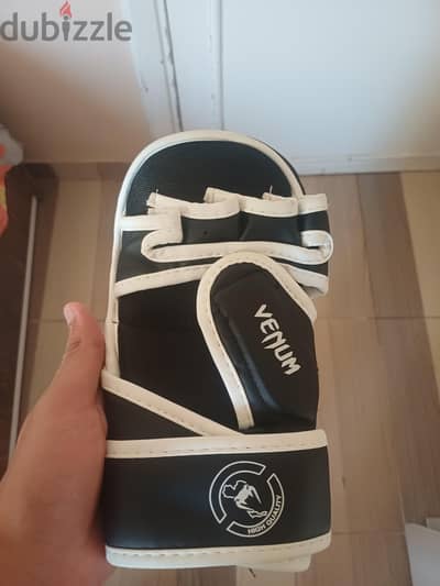 MMA GLOVES SPARRING VENUM